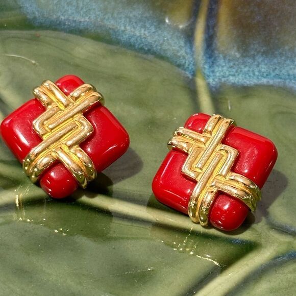 Vintage Avon Red & Gold Square Clip on Earrings - Picture 1 of 4